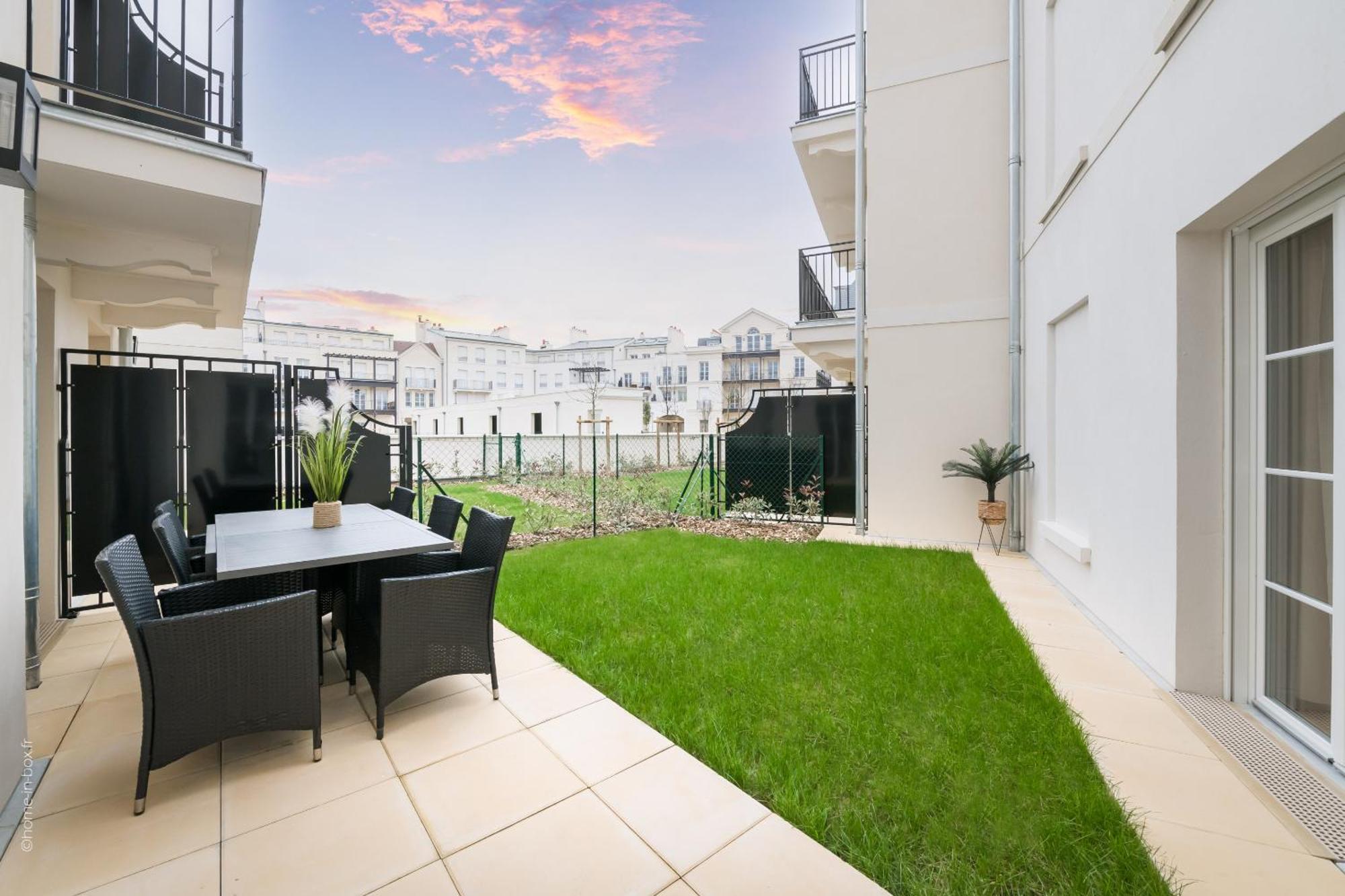 Columbus Garden By Plaza Apartment Serris Luaran gambar